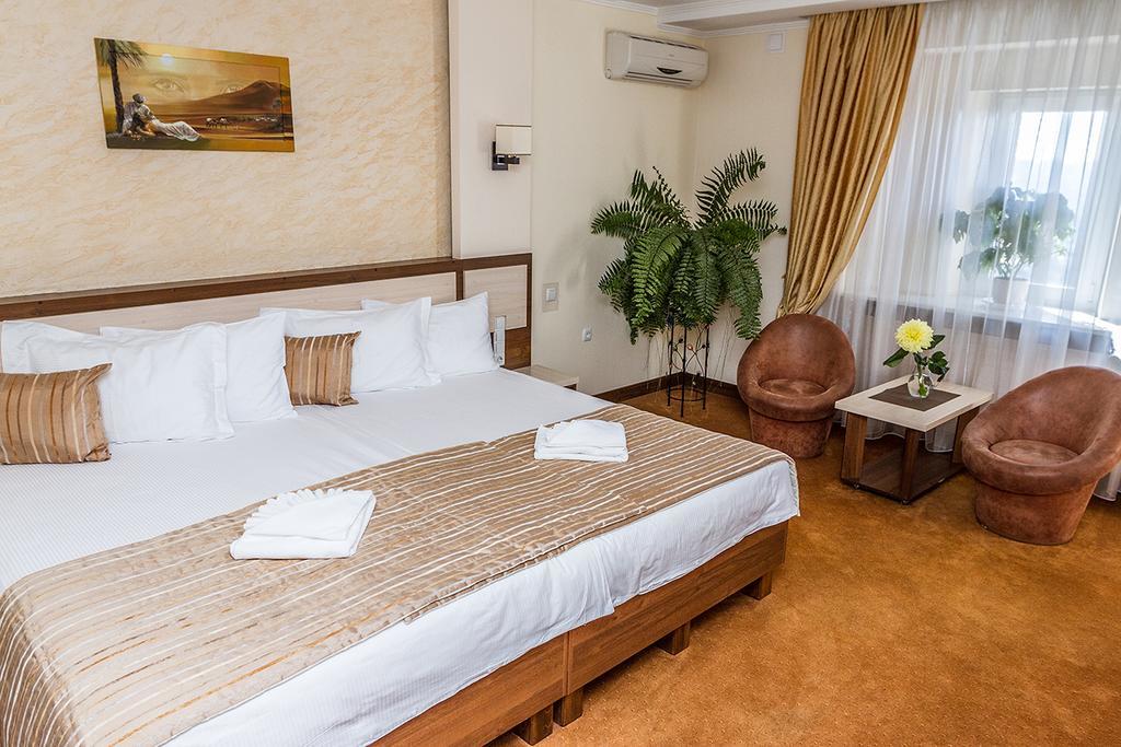7 Sky Hotel Klinicheskaya Street Kijów Zewnętrze zdjęcie