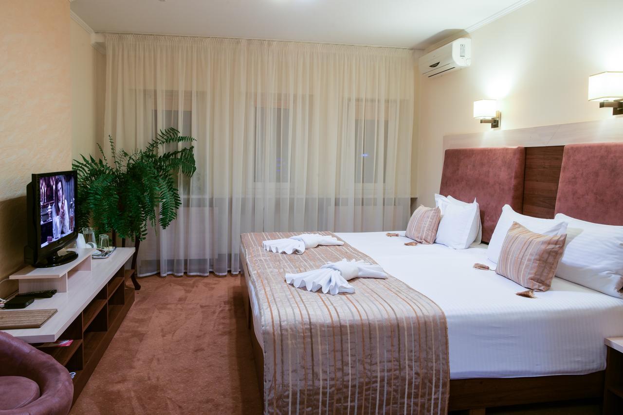 7 Sky Hotel Klinicheskaya Street Kijów Zewnętrze zdjęcie